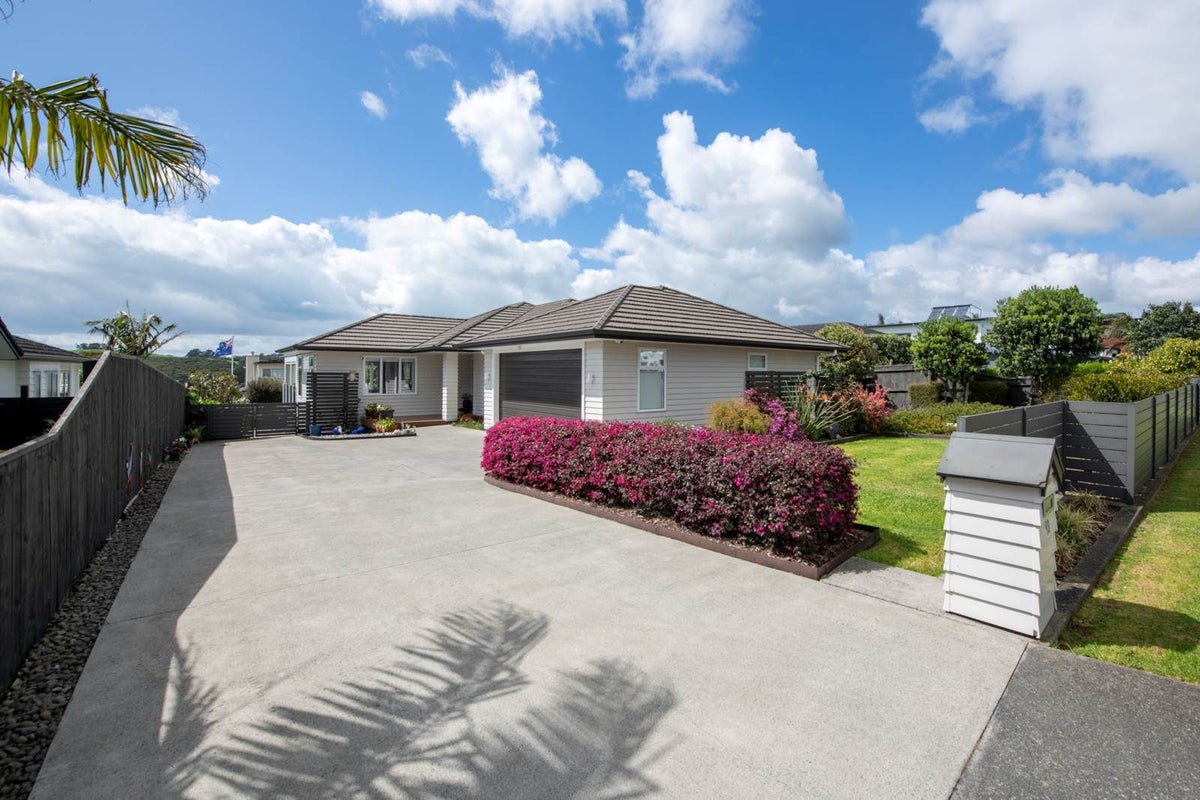 93 Liberty Crescent, Beachlands, Manukau City, Auckland - Carousel 1