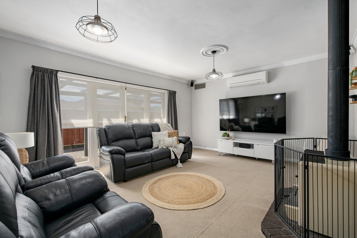27 Bristol Street, Trentham, Upper Hutt - Carousel 1