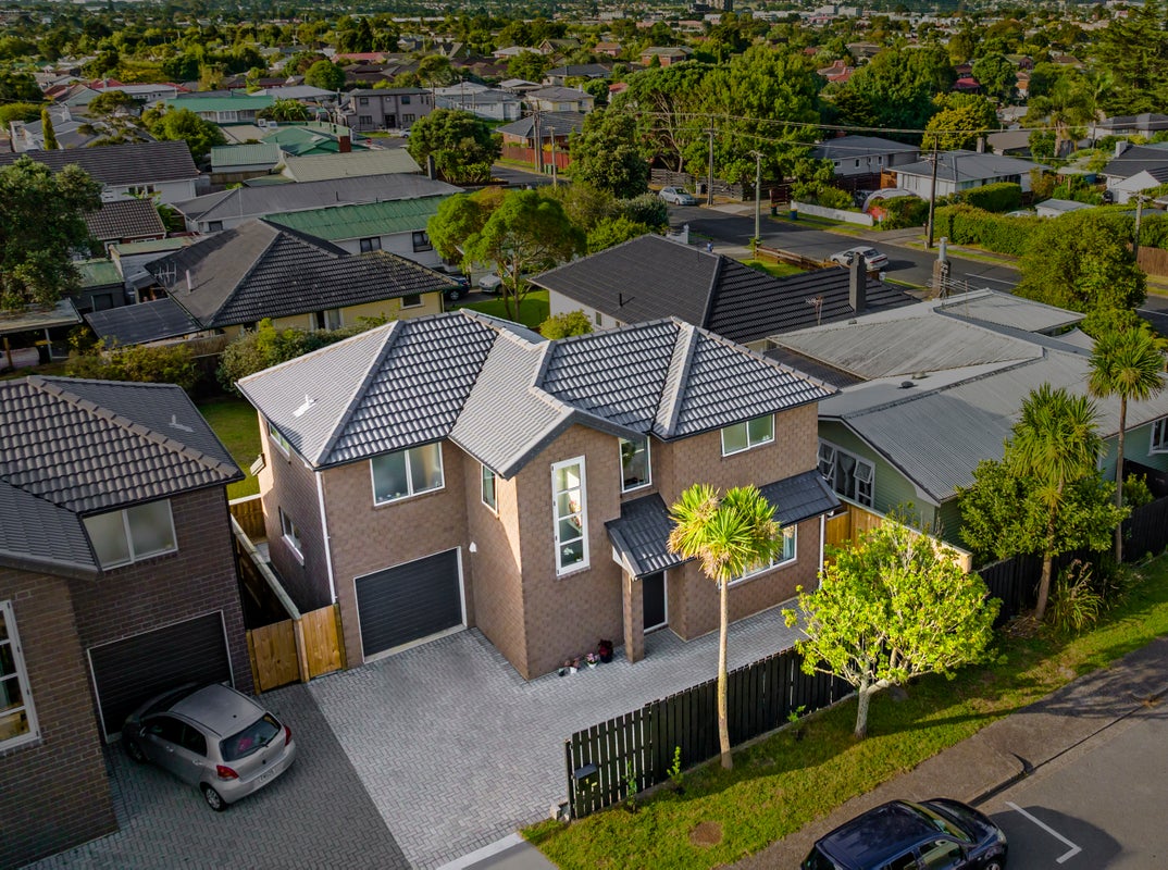 1 Grandison Crescent, New Lynn, Auckland - Carousel 1