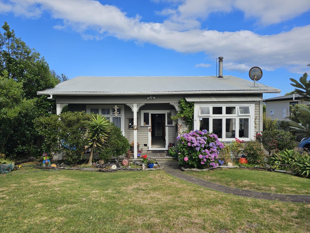 71 Kahukura Avenue, Waitarere Beach, Levin - Carousel 1