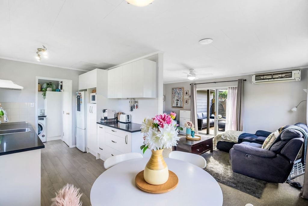 85 West Harbour Drive, West Harbour, Auckland - Carousel 1