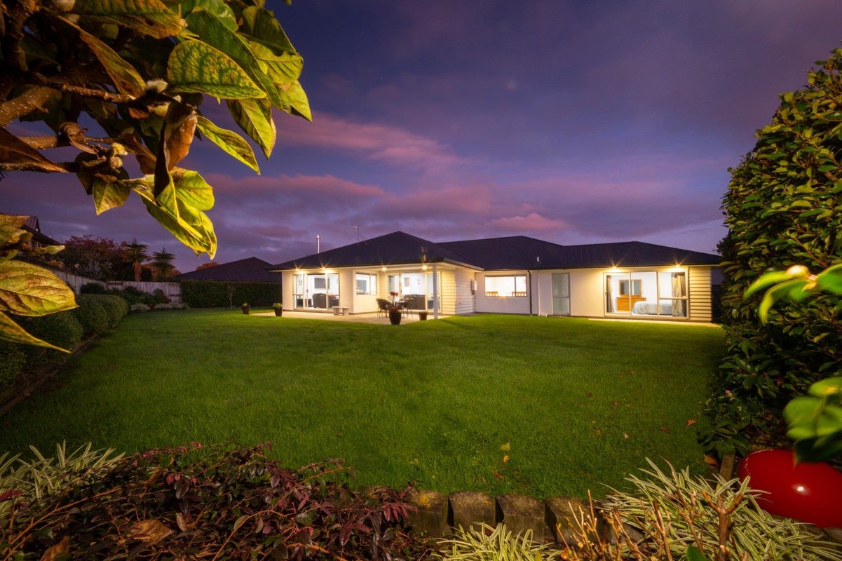25 Doncaster Court, Awapuni, Palmerston North - Carousel 2