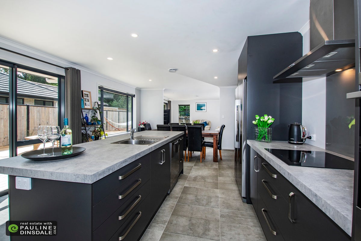 9 Sycamore Drive, Kamo, Whangarei - Carousel 2