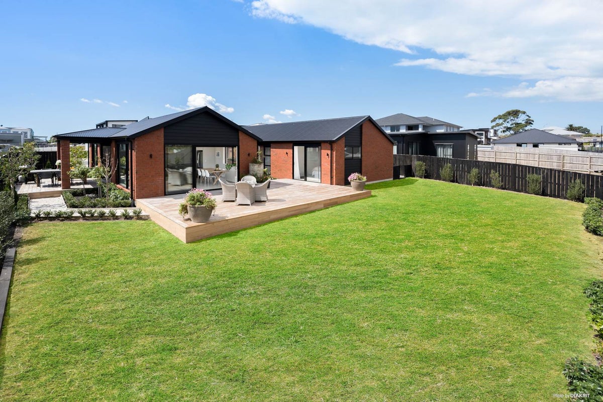 145 Seventh View Avenue, Beachlands, Auckland - Carousel 2