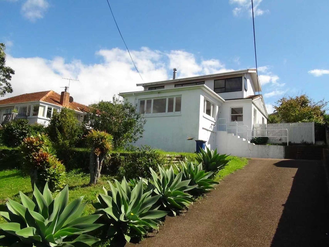 7 Jellicoe Road, Murrays Bay, Auckland - Carousel 1