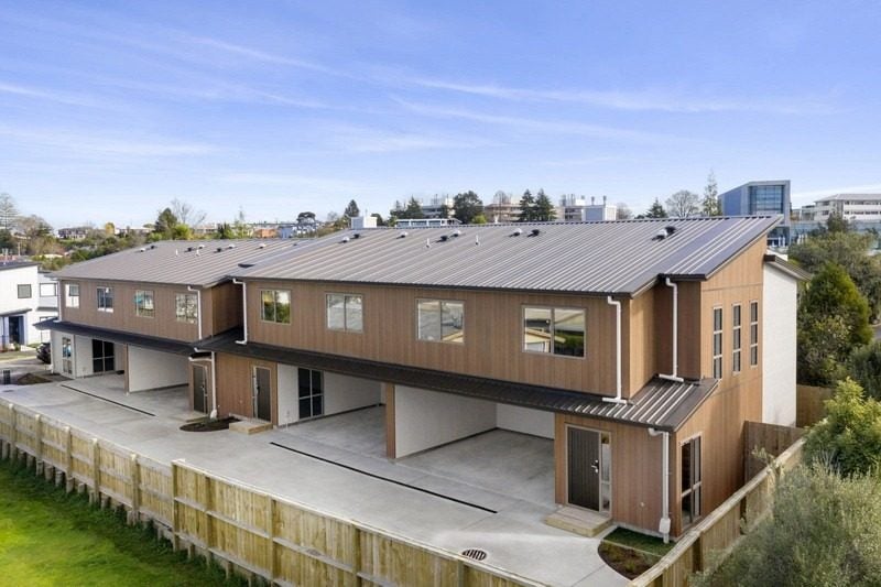 3/10 Gazeley Avenue, Silverdale, Hamilton - Carousel 1
