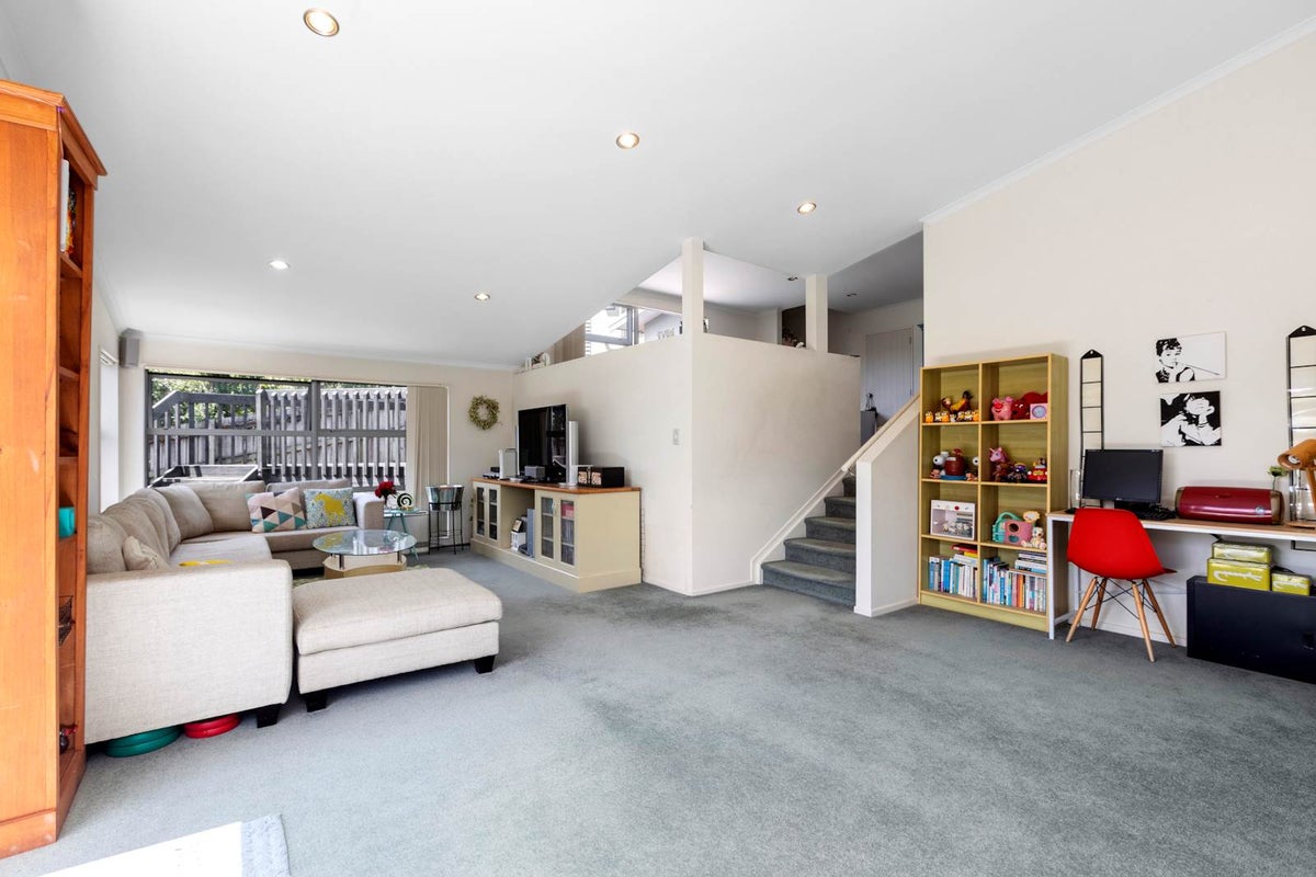 3 Hornbill Drive, Fairview Heights, Auckland - Carousel 2