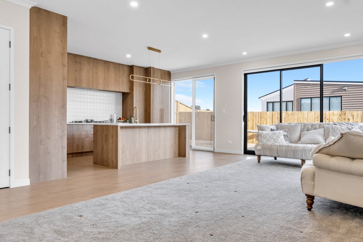 52 Michael Bosher Way, Flat Bush, Auckland - Carousel 2