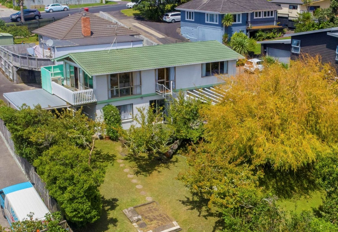 2/442 Beach Road, Murrays Bay, Auckland - Carousel 1