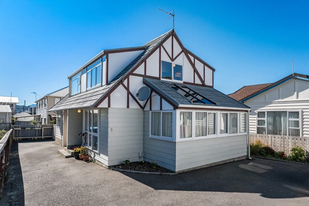 3/133 Queens Drive, Lyall Bay, Wellington - Carousel 1