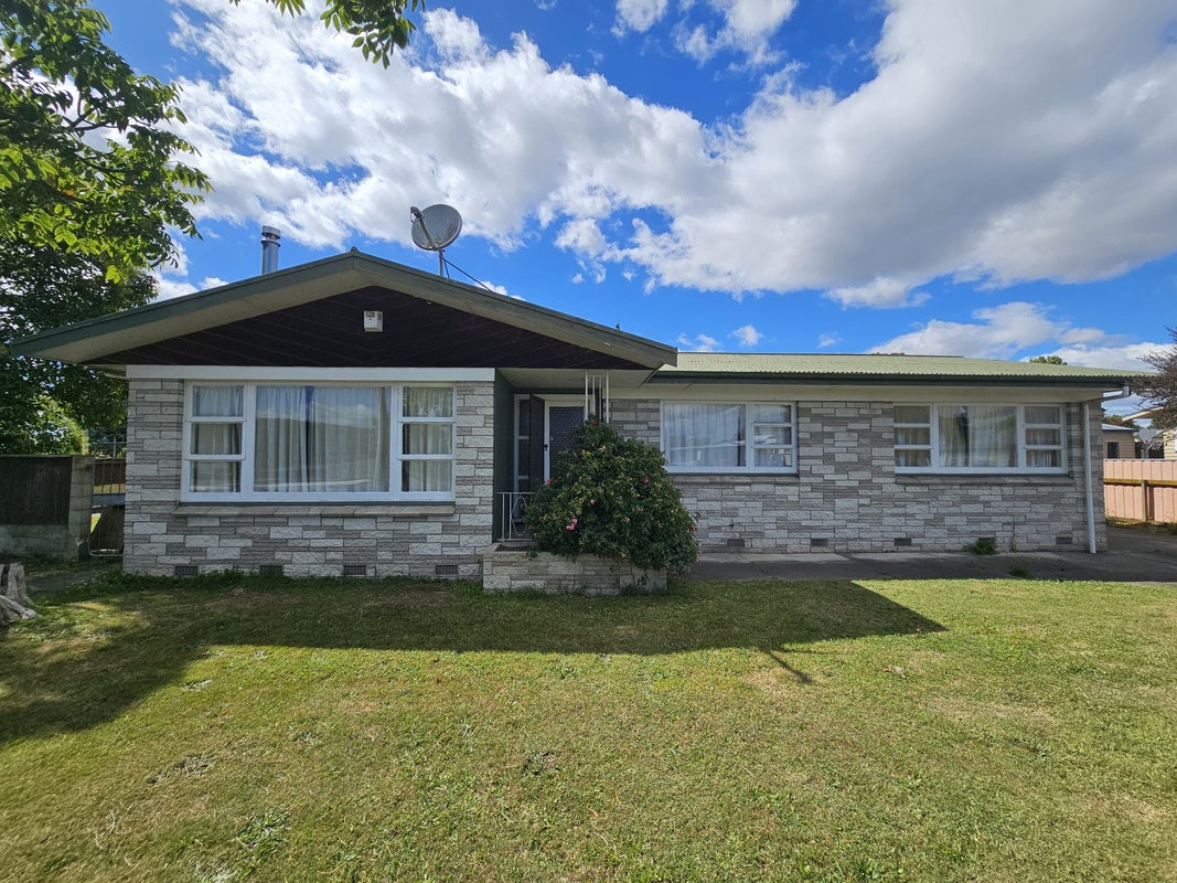 1217 Willowpark Road North, Mayfair, Hastings - Carousel 1