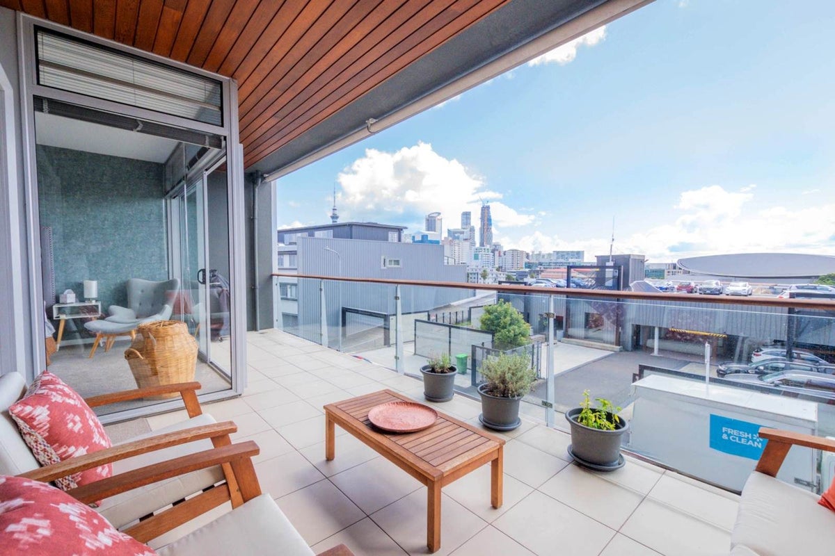 1E/11 Augustus Terrace, Parnell, Auckland - Carousel 1