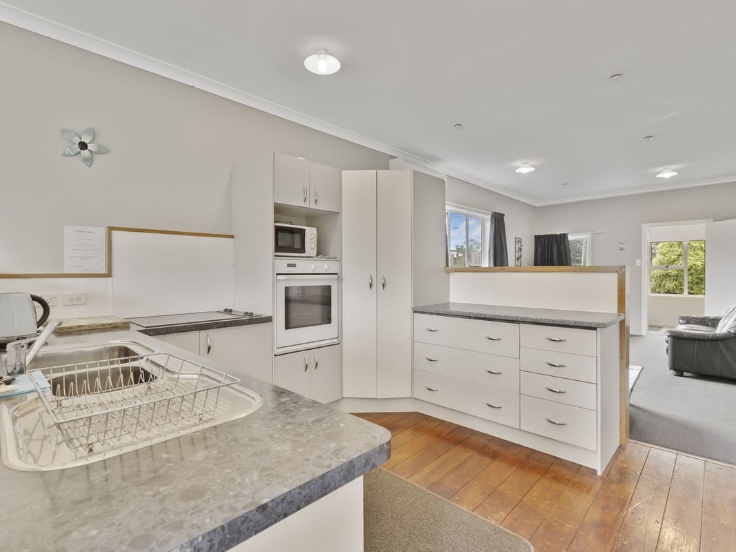 4 Parris Street, Moturoa, New Plymouth - Carousel 2