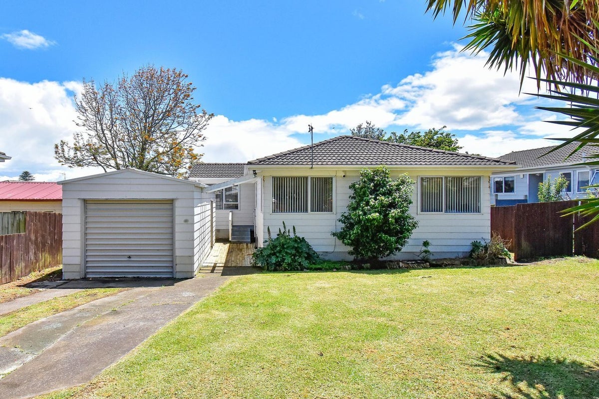 25 Gibbons Road, Weymouth, Auckland - Carousel 1