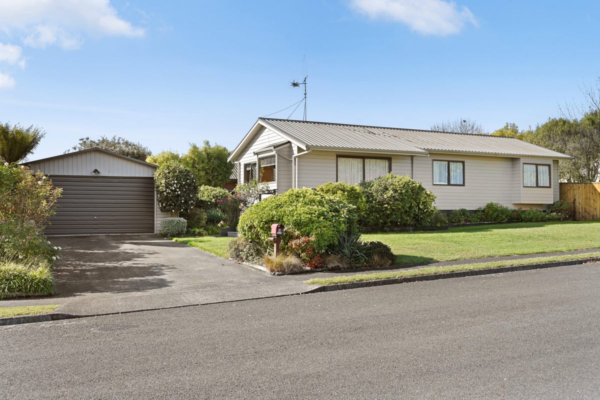 2 Emma Place, Pukete, Hamilton - Carousel 1