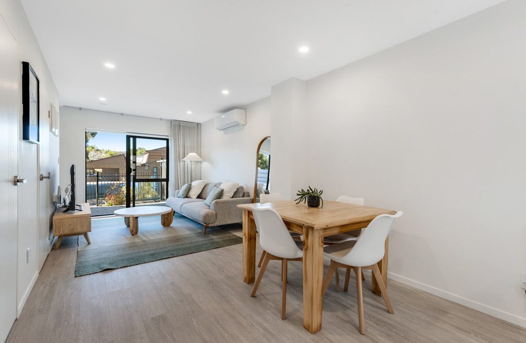 3/40 Mark Edward Drive, Half Moon Bay, Auckland - Carousel 1