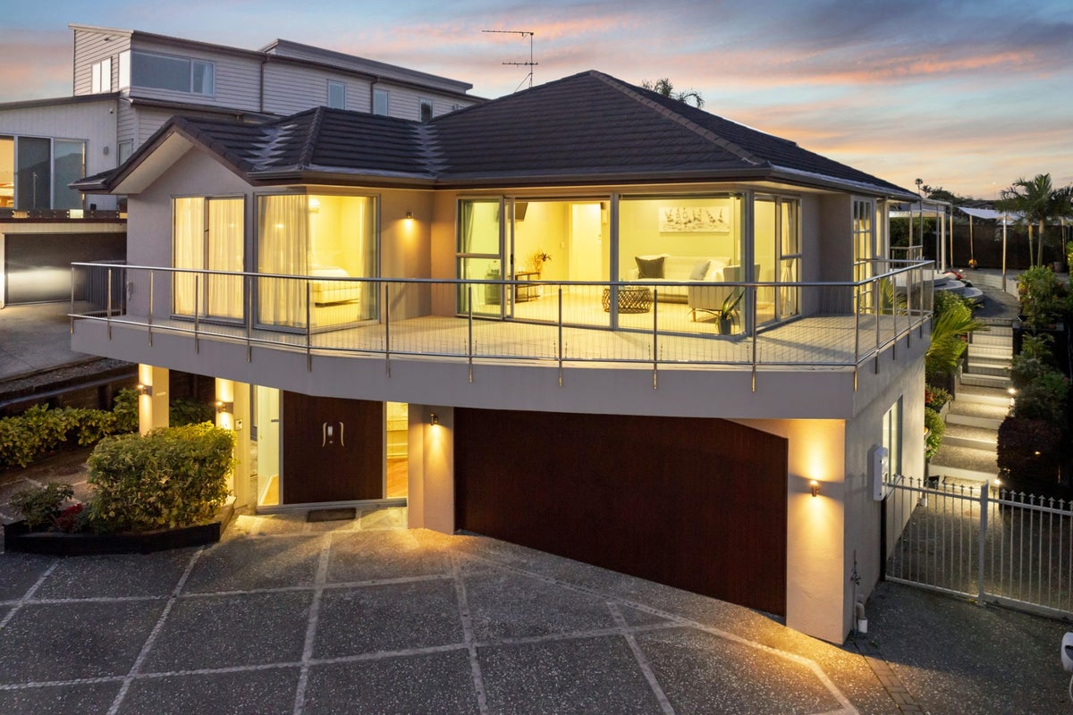 94 Picasso Drive, West Harbour, Auckland - Carousel 2