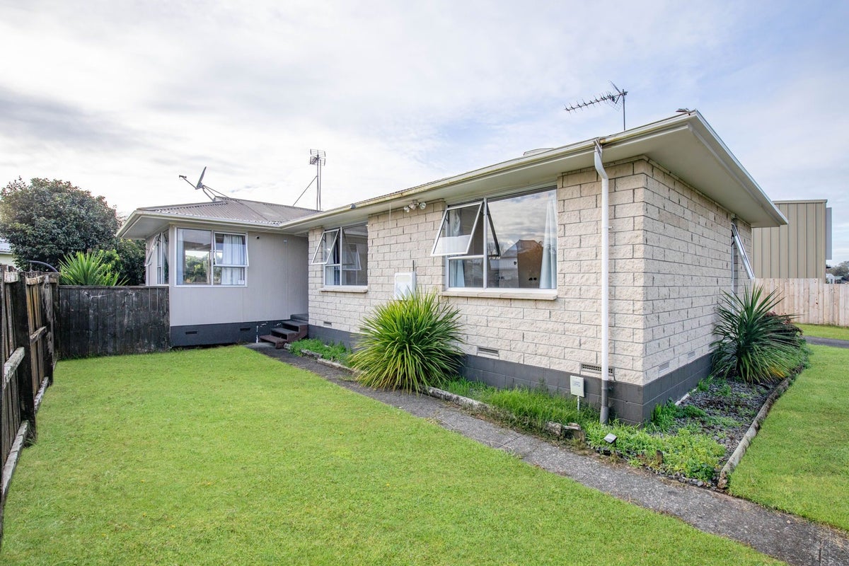 20 Aileen Place, Nawton, Hamilton - Carousel 2