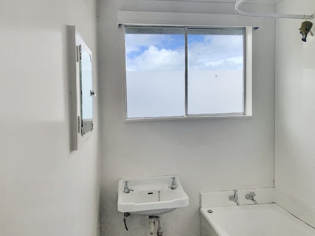 2/27 Lyell Road, Outer Kaiti, Gisborne - Carousel 7