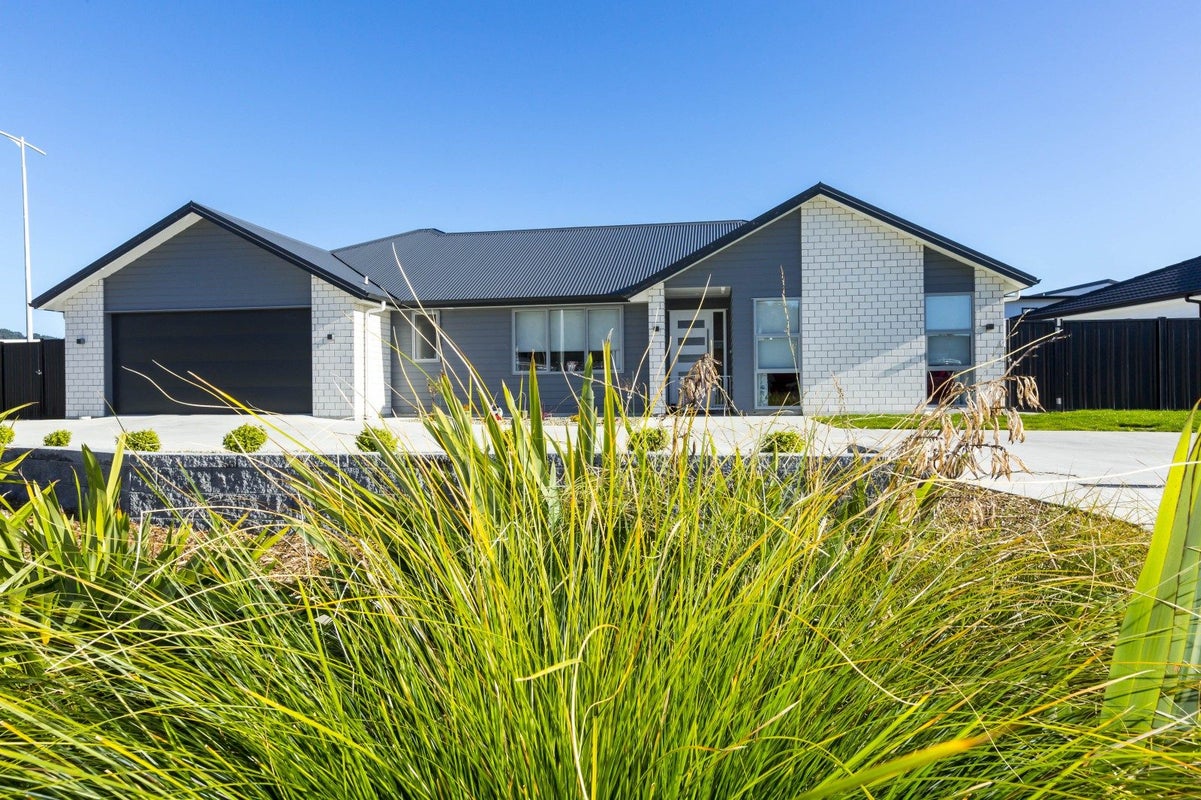 1 Mawai Hakona Drive, Wallaceville, Upper Hutt - Carousel 23