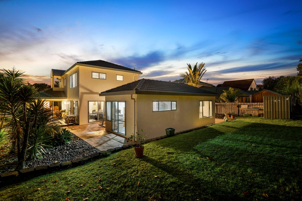 27 Connemara Court, West Harbour, Auckland - Carousel 2