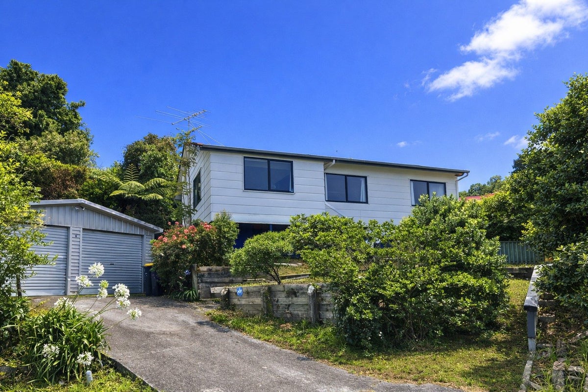 2 Garboard Lane, Whitby, Porirua - Carousel 1