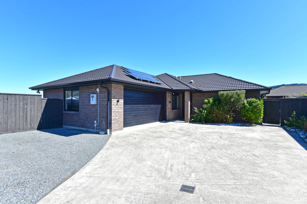66 Sunstone Crescent, Timberlea, Upper Hutt - Carousel 19