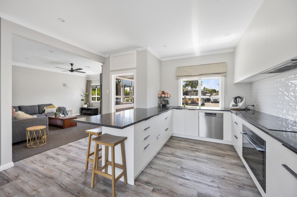 7 Tripoli Street, Onekawa, Napier - Carousel 2