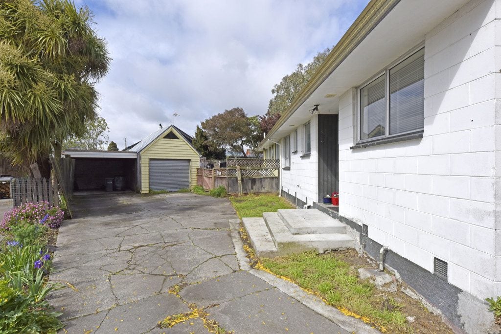 17B Leonie Place, Aranui, Christchurch - Carousel 1