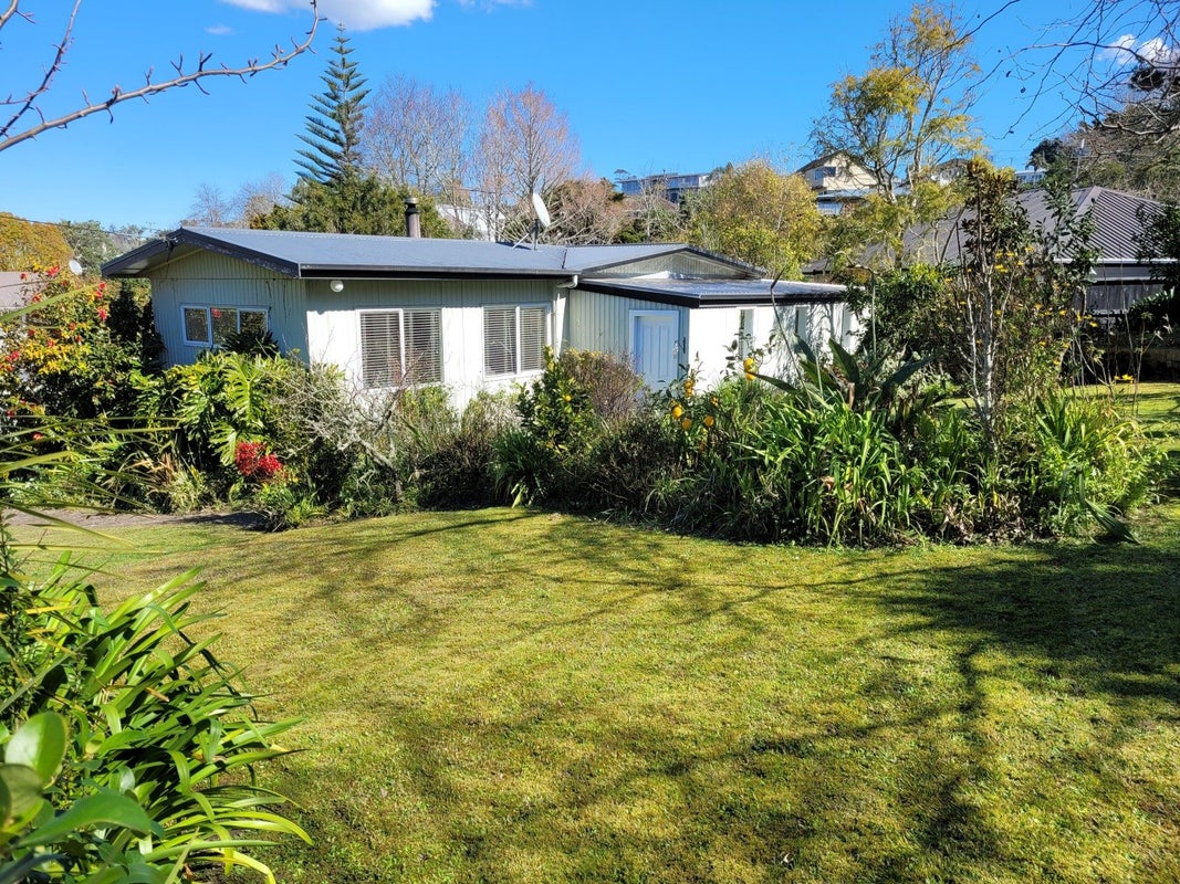 85 Cockle Bay Road, Cockle Bay, Auckland - Carousel 1