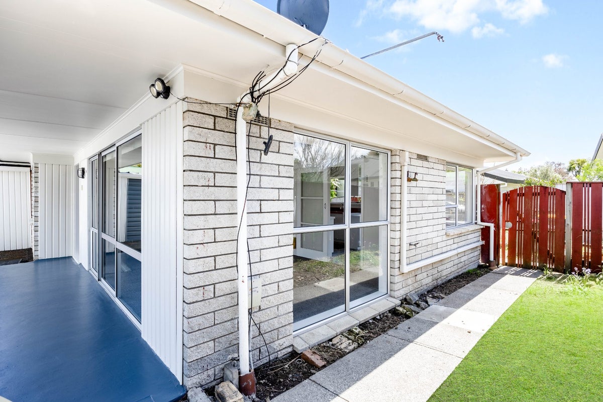 6B Sandleigh Road, Hamilton Lake, Hamilton - Carousel 2