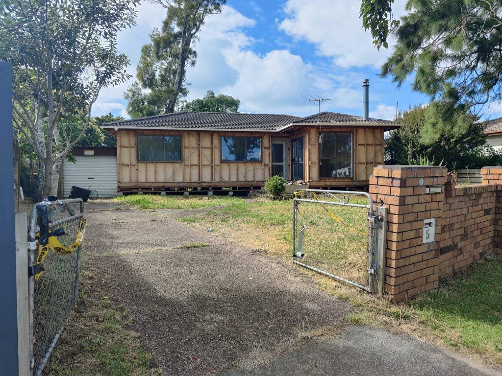 5 Lyren Place, Half Moon Bay, Auckland - Carousel 1