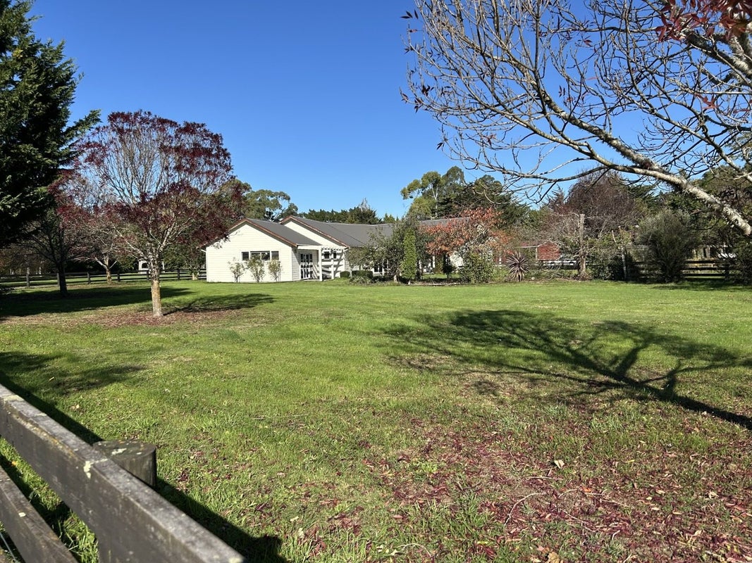 52 Willow Park Drive, Masterton - Carousel 1