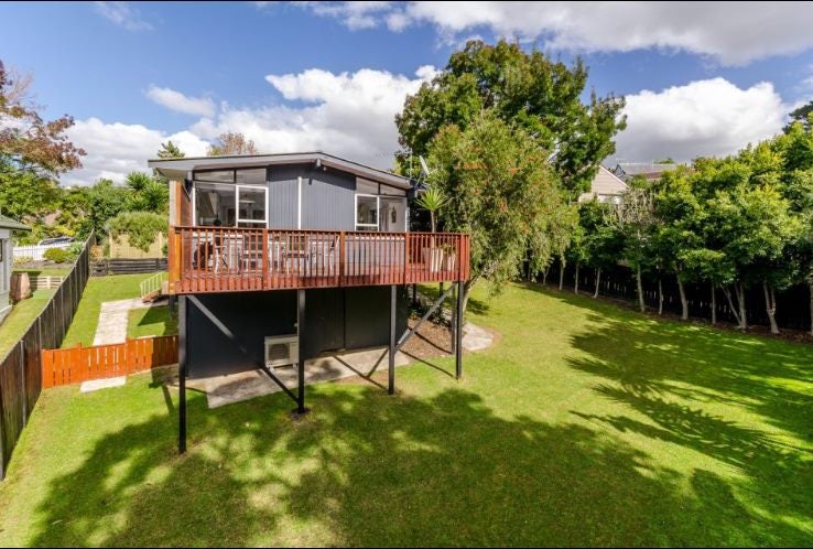89 John Downs Drive, Browns Bay, Auckland - Carousel 1