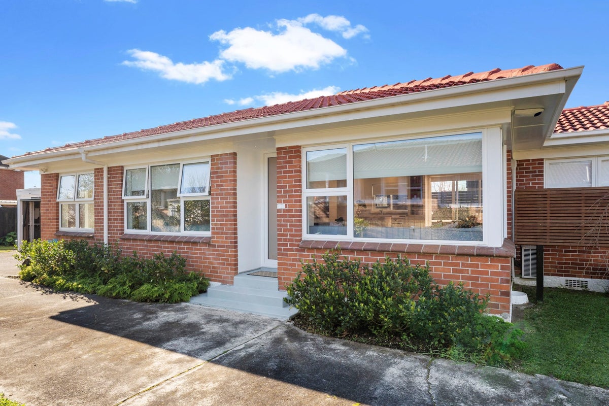 2/22 Cornwall Park Avenue, Epsom, Auckland - Carousel 1