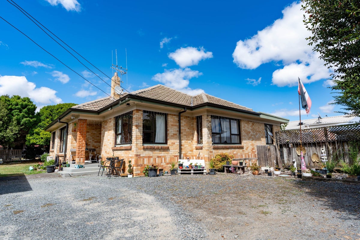 249A Dey Street, Hamilton East, Hamilton - Carousel 1