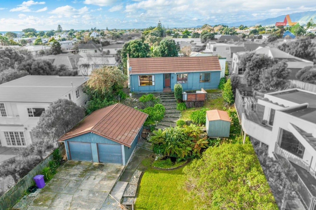 17 Nathan Avenue, Paraparaumu Beach, Paraparaumu - Carousel 1