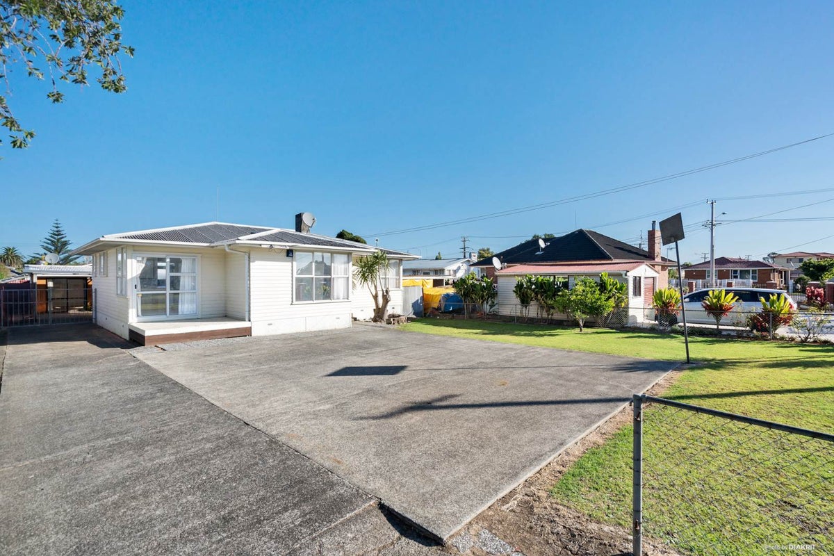3 Wakefield Road, Favona, Auckland - Carousel 1
