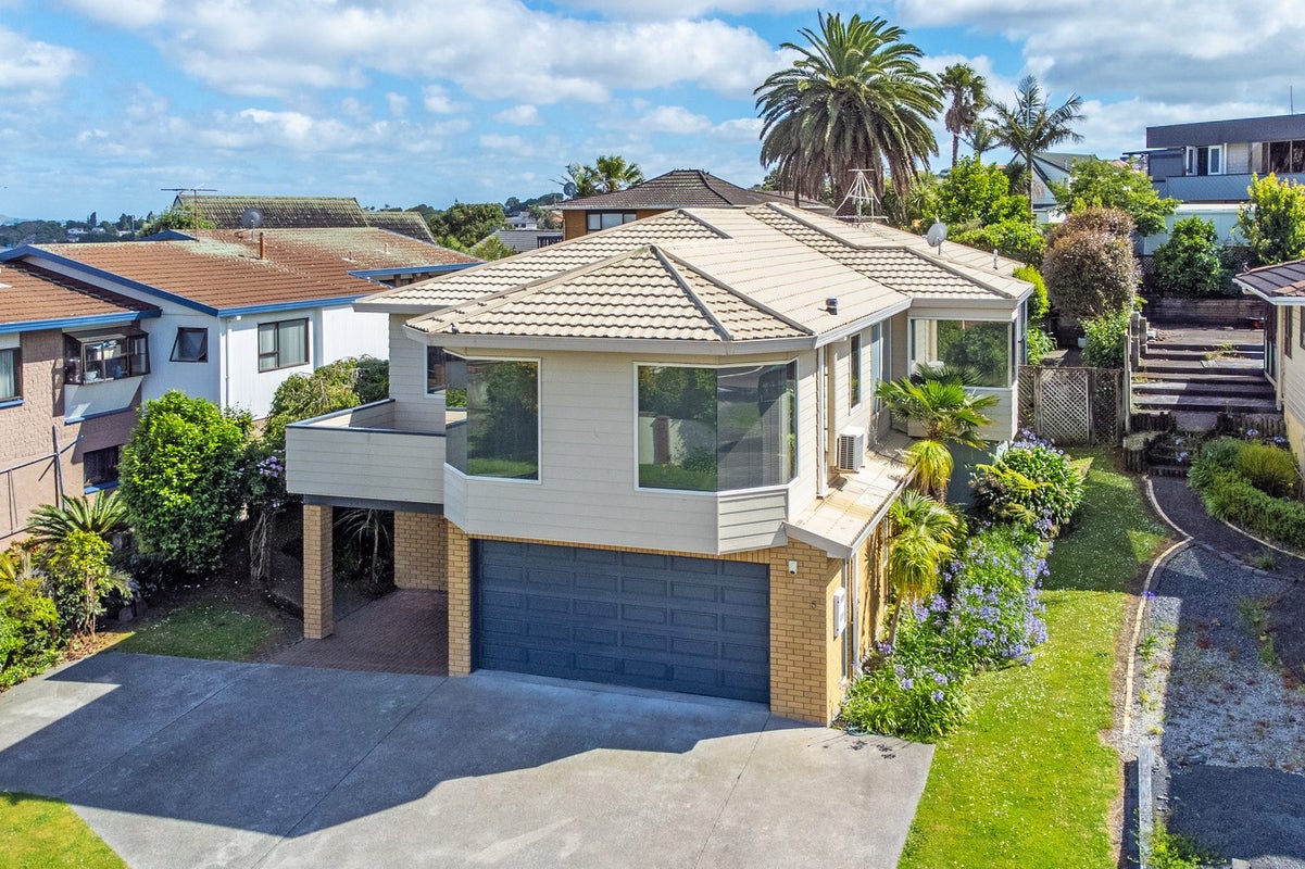 5 Paulownia Place, Totara Heights, Auckland - Carousel 1
