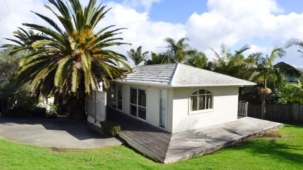 1076 Whangaparaoa Road, Tindalls Beach, Whangaparaoa - Carousel 1