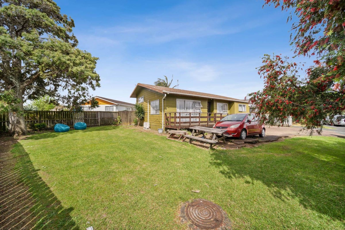 1/36 Burundi Avenue, Clendon Park, Auckland - Carousel 1