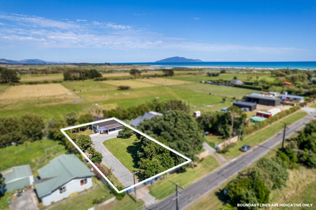 55 Atkinson Avenue, Otaki Beach, Otaki - Carousel 1