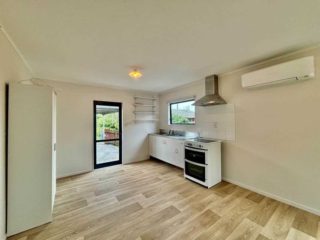 3 Shelly Bay Road, Beachlands, Auckland - Carousel 2