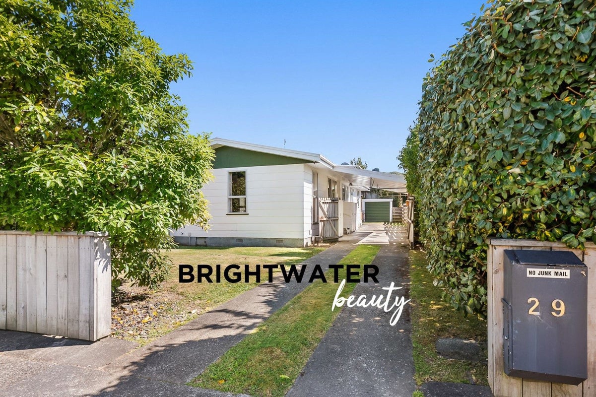 29 Brightwater Crescent, Totara Park, Upper Hutt - Carousel 1