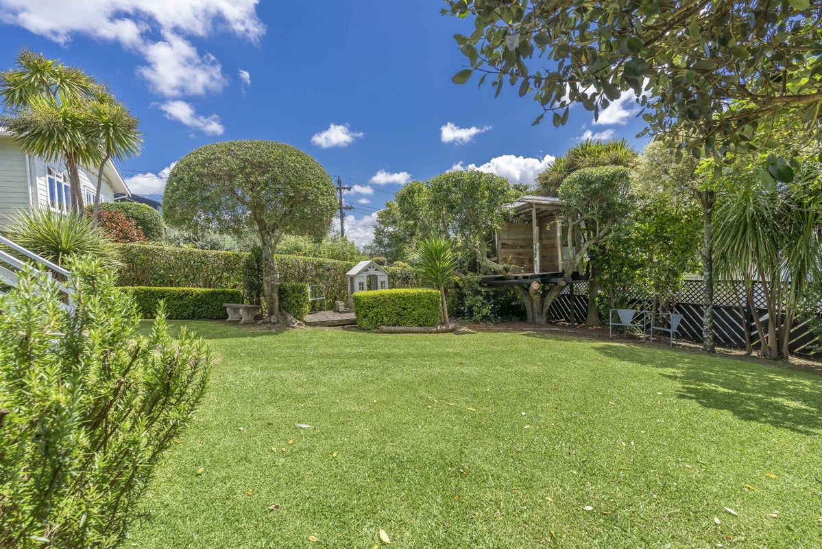 4 Lloyd Avenue, Mount Albert, Auckland - Carousel 2