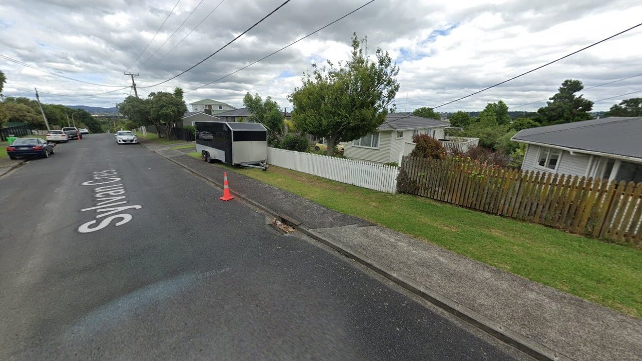 82 Sylvan Crescent, Te Atatu South, Auckland - Carousel 1