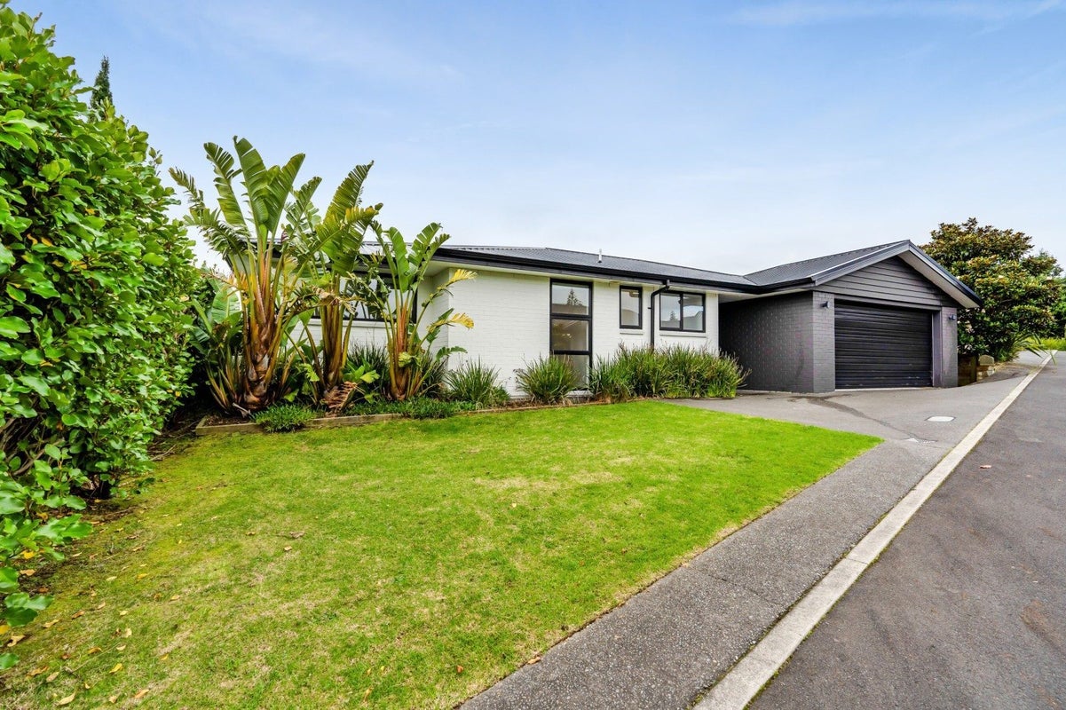 4/31 Links Drive, Waiwhakaiho, New Plymouth - Carousel 2
