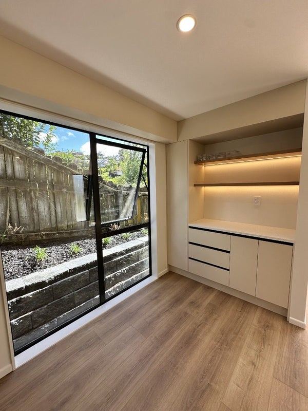 2 van Dyke Place, West Harbour, Auckland - Carousel 2