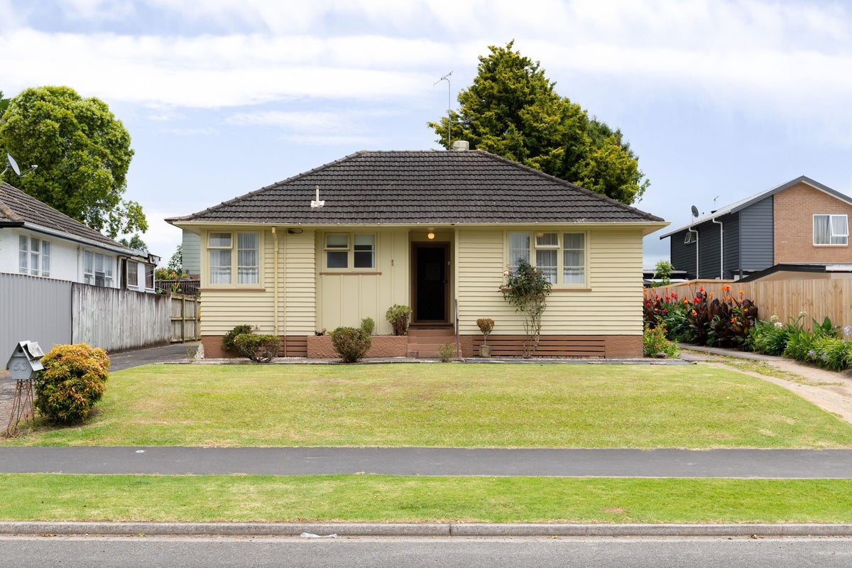 53 Kenney Crescent, Fairfield, Hamilton - Carousel 1