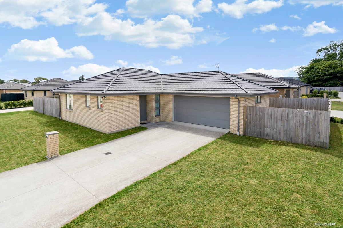 6 Captain Mitchell Drive, Opaheke, Papakura - Carousel 1